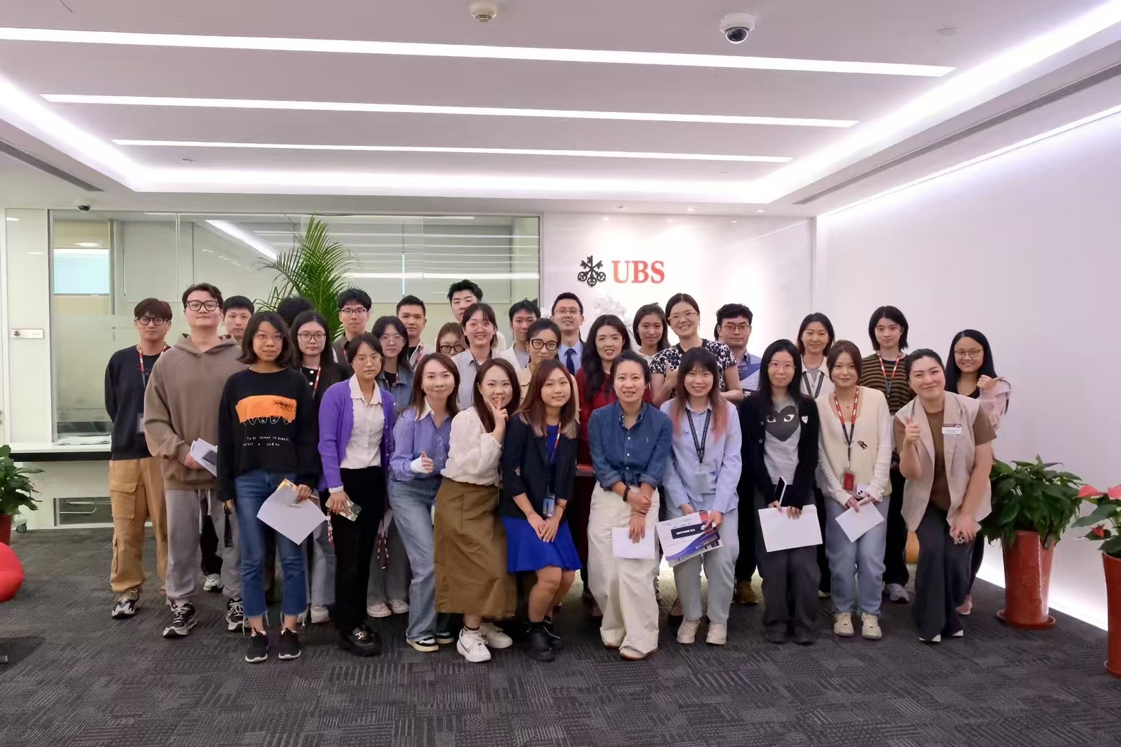 Toastmasters企业俱乐部在瑞银办公空间的活动合影